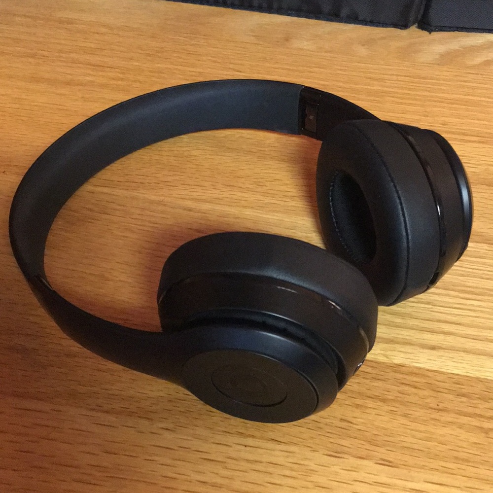 BARELY USED Beats Solo 3 Wireless Headphones